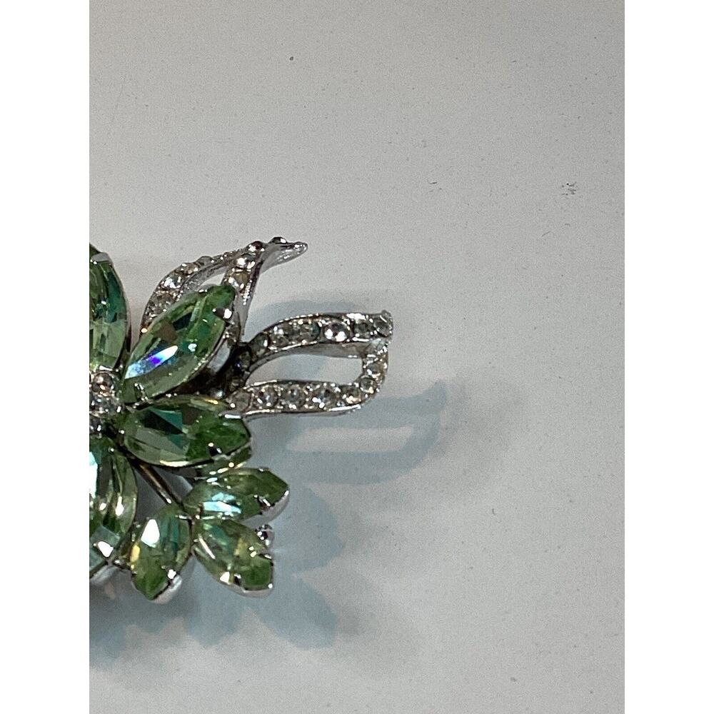 Vtg WEISS Clear Lt Green Prong Set Crystal BROOCH Sparkly Flower Spray 2” Classy - Picture 7 of 10